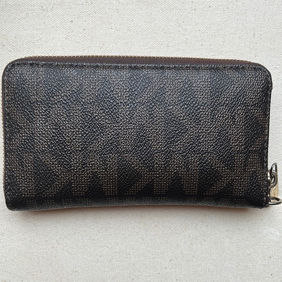 Michael Kors Wristlet - Picture 2 of 5